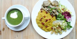 VEGA BAR lunch - hinduskie kitchari z boczniakiem i zupa z zielonych warzyw
