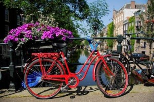 amsterdam-bike-and-canal