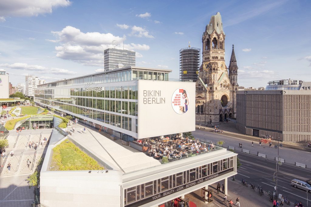 bikini_berlin_mit_blick_auf_die_gedaechtniskirche